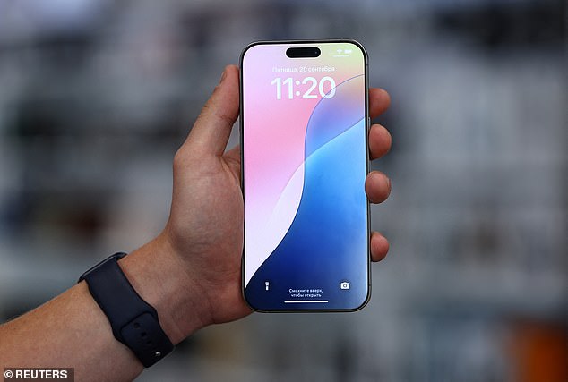 El nuevo iPhone 16 Pro, junto con los modelos Plus y Pro Max (en la foto), se lanzaron a nivel mundial la semana pasada.