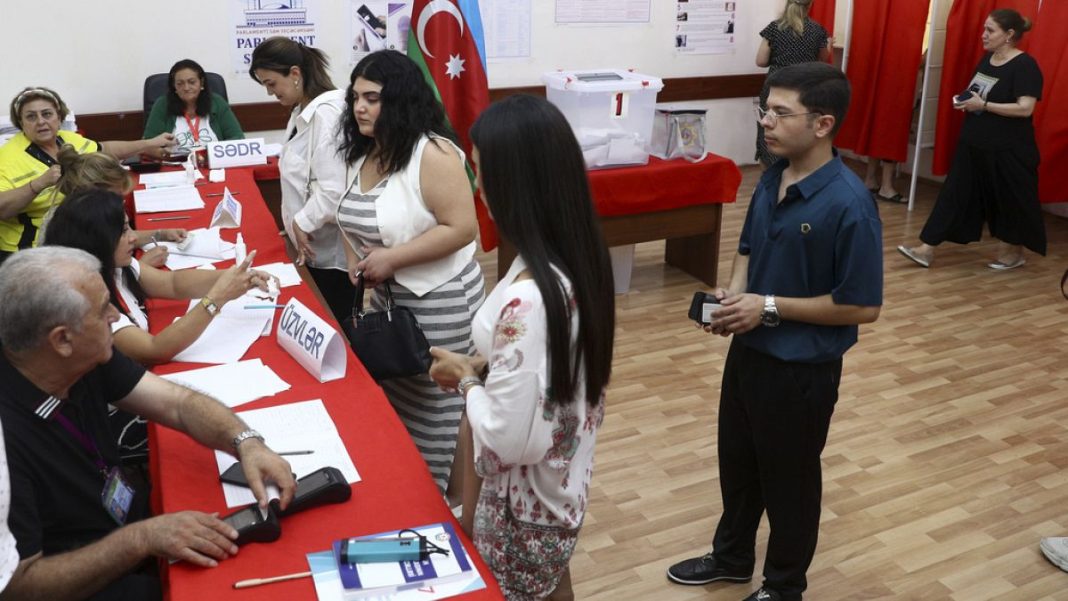 Comienzan las votaciones en las elecciones parlamentarias anticipadas de Azerbaiyán
