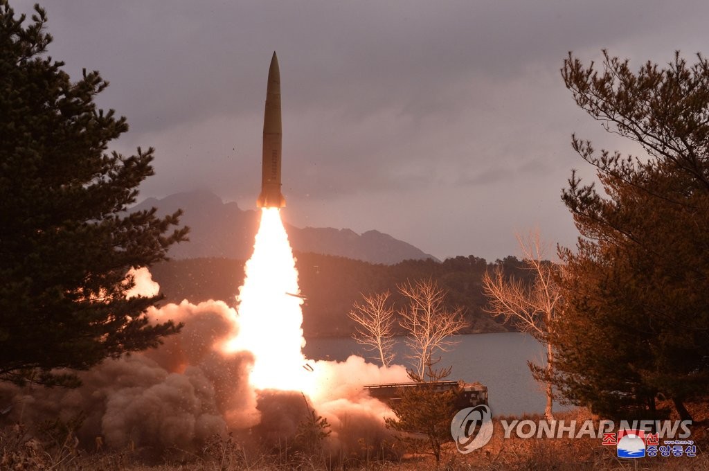 (LEAD) N. Korea fires multiple short-range ballistic missiles: JCS