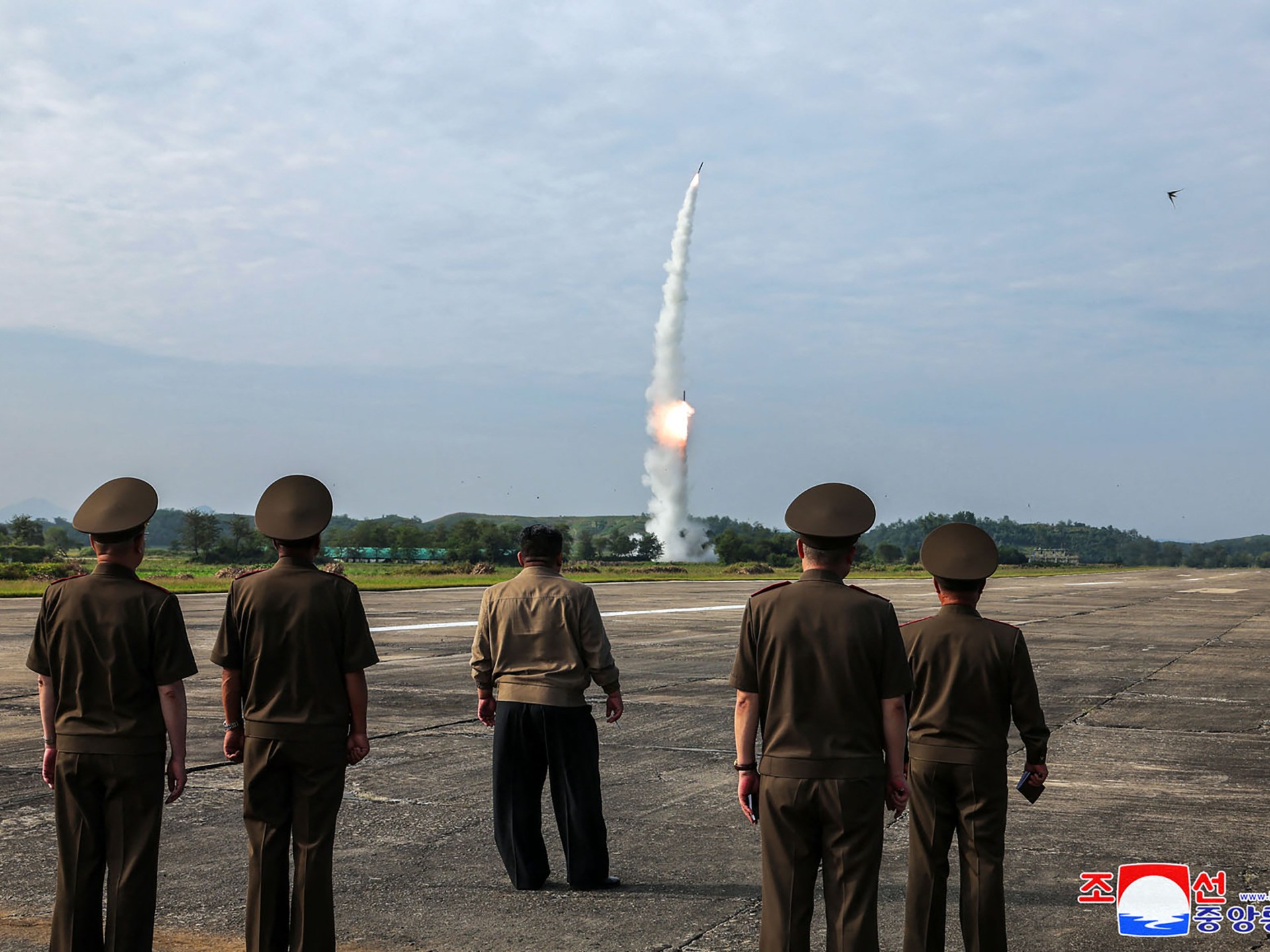 Corea del Norte afirma haber probado un nuevo misil balístico con una ojiva "supergrande"
