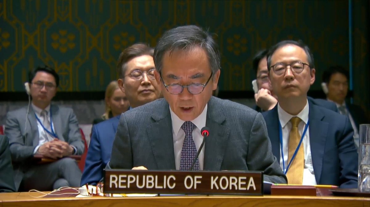 S. Korean FM cites N. Korea-Russia arms transactions as case of UNSC &apos;limitations&apos;