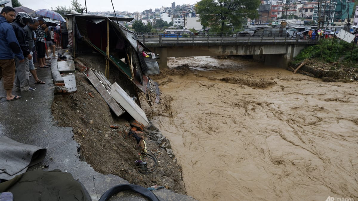 Inundaciones y deslizamientos de tierra en Nepal matan al menos a 66 personas y 69 están desaparecidas
