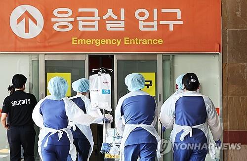 (2nd LD) &apos;Blacklist&apos; of emergency room doctors found amid deepening crisis at hospital ERs