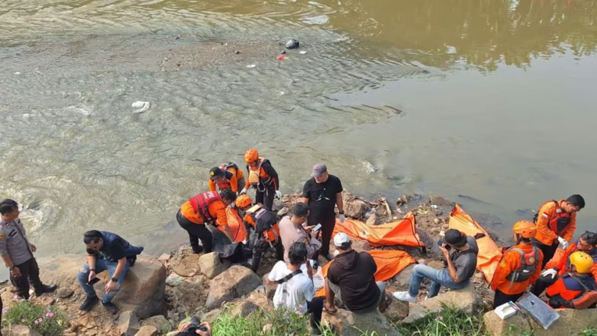 7 adolescentes encontrados muertos en el río Bekasi podrían haberse ahogado al huir de la detención, dice la policía de Yakarta
