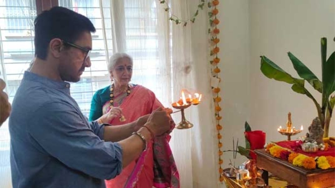 Aamir Khan celebra Ganesh Chaturthi con su hermana y realiza una puja con su hijo Azad; ver fotos
