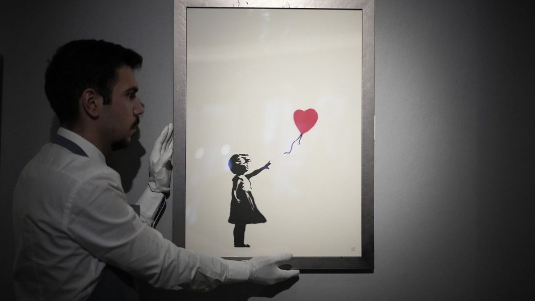 Acusan a dos personas de robar una obra de Banksy de una galería de Londres
