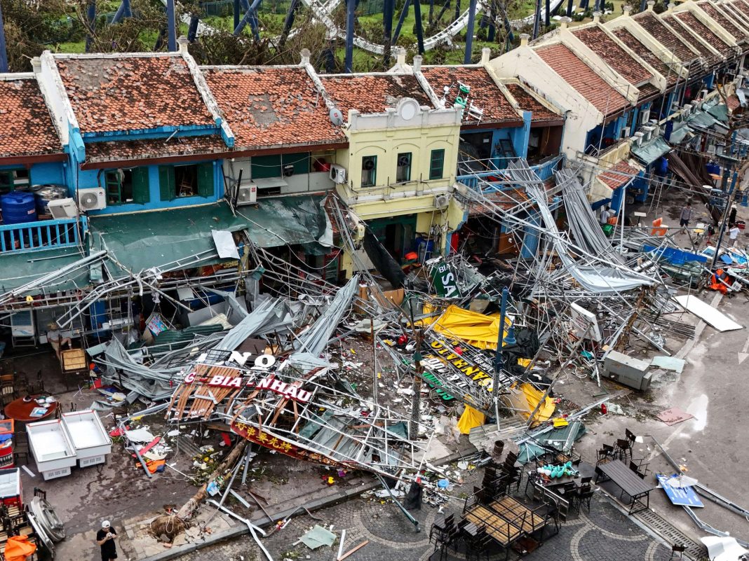 Al menos 24 muertos en Vietnam tras el paso del tifón Yagi por deslizamientos de tierra e inundaciones
