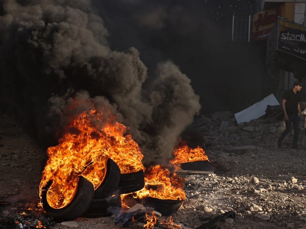 Al menos cinco muertos en ataque con dron israelí contra vehículo en Cisjordania ocupada
