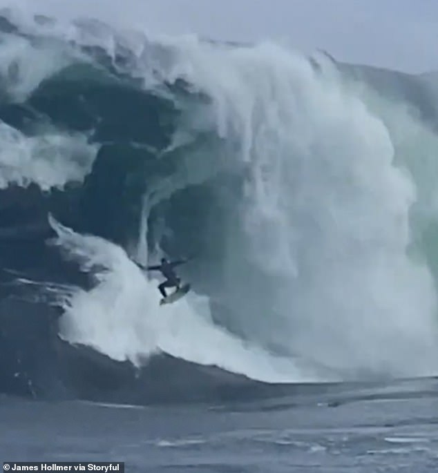 Las imágenes muestran el momento en que el surfista Mikey Brennan, de 38 años, se cayó de su tabla de surf cuando una ola se estrelló contra él mientras surfeaba en Shipstern Bluff en Tasmania el viernes.