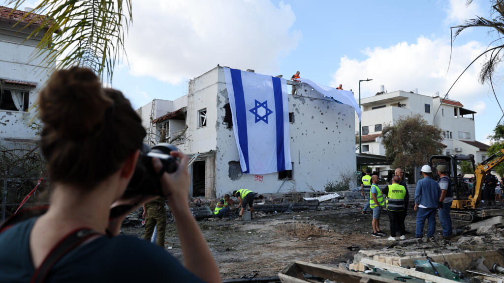 Aumentan los temores de una guerra total a medida que Israel y Hezbolá intensifican sus ataques
