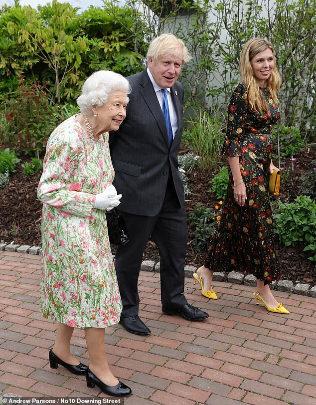 Boris y su esposa Carrie con la Reina en el Eden Project para la cumbre del G7 en Cornualles en 2021