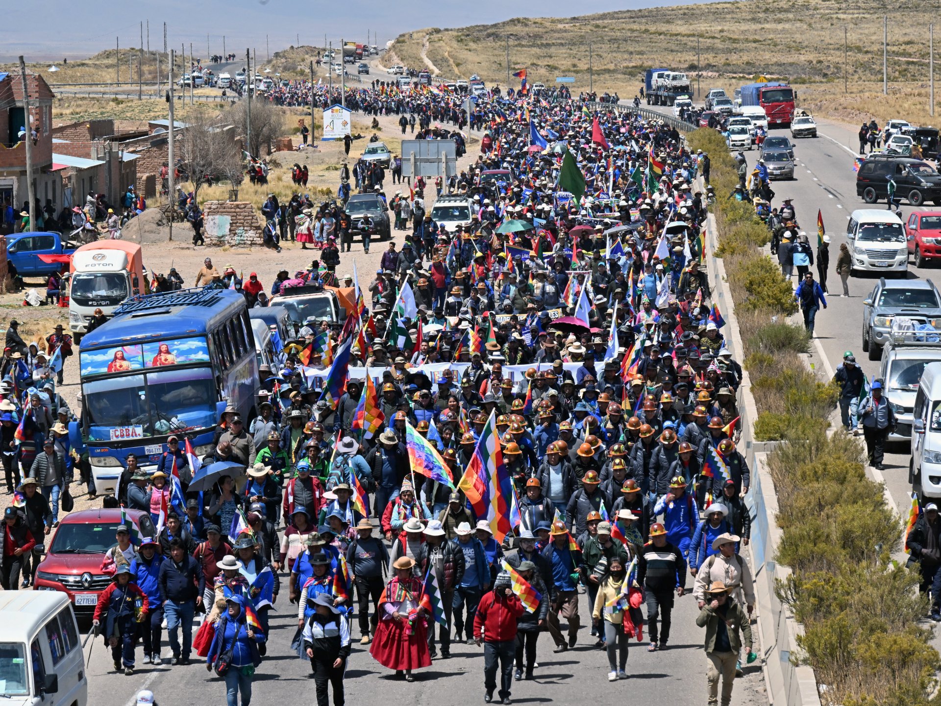 Bolivia se prepara para la agitación mientras manifestantes antigubernamentales inician marcha
