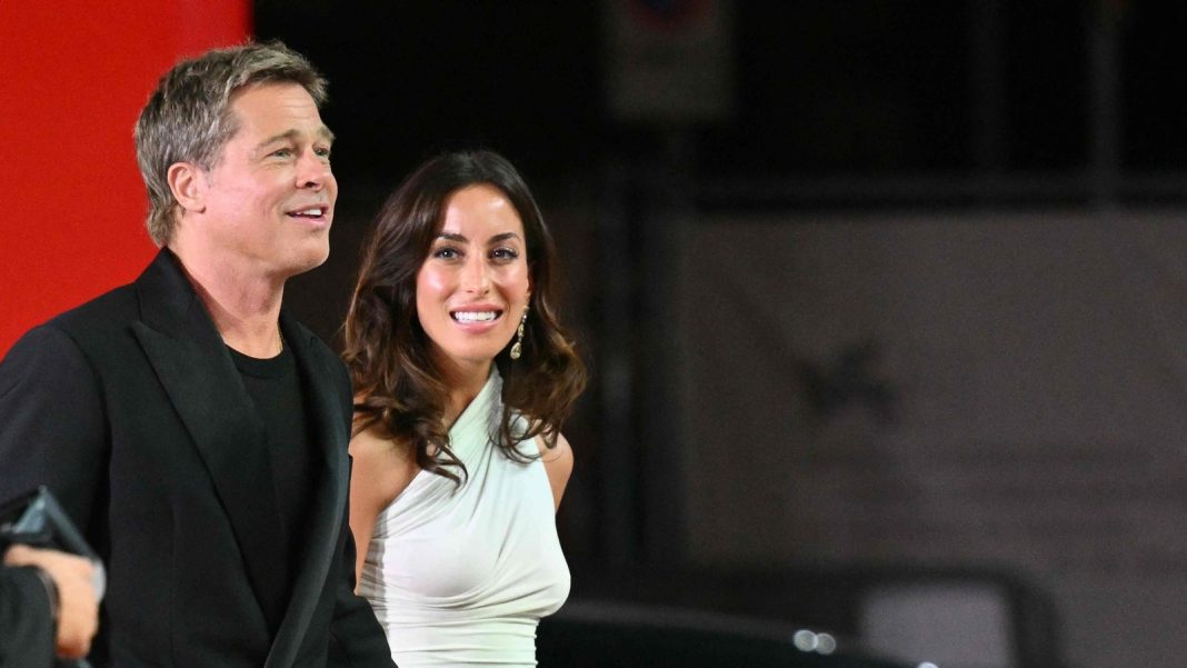 Brad Pitt 'mantiene un misterio silencioso' sobre su amor más joven, Inés de Ramón: 'Están muy unidos'
