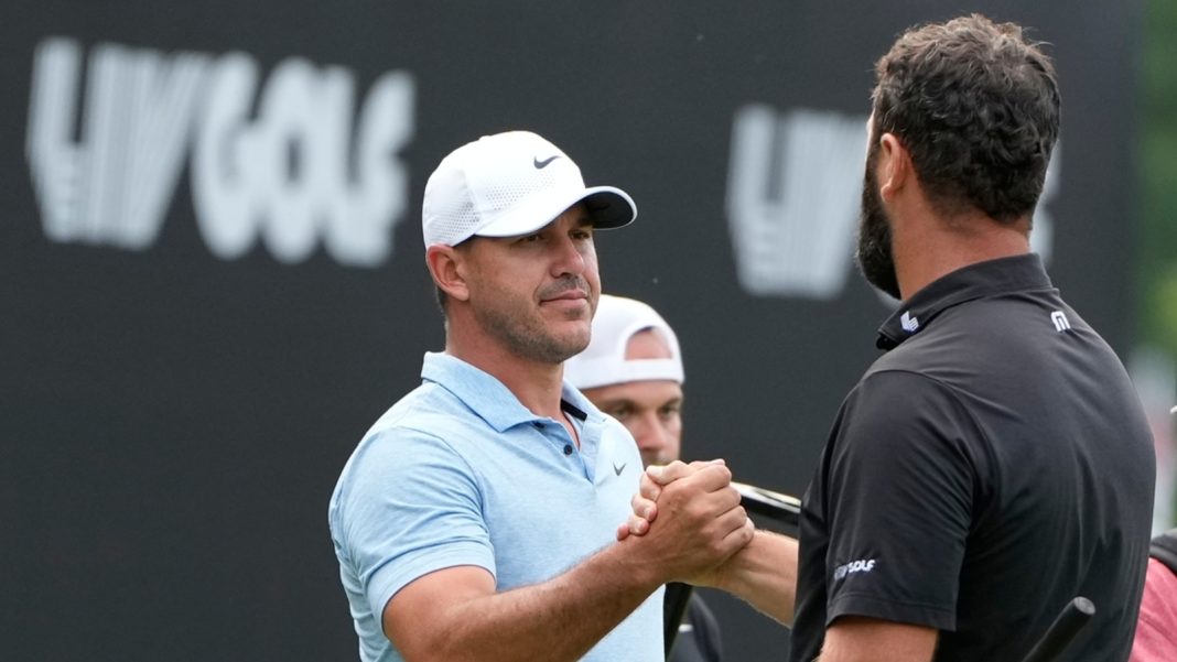 Brooks Koepka anota 62 puntos y toma ventaja temprana en LIV Chicago
