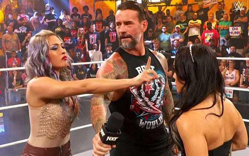 CM Punk se involucra en el ángulo del título femenino durante WWE NXT del 17 de septiembre
