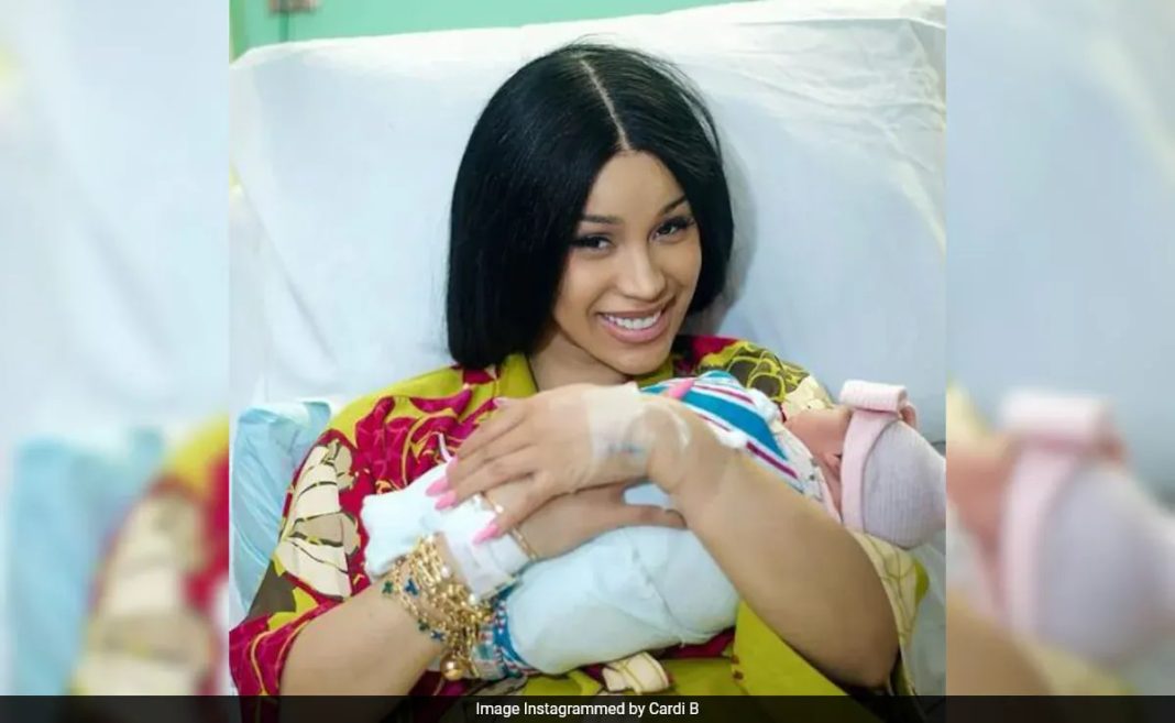 Cardi B a una fan que criticó su rutina de ejercicios posparto: 