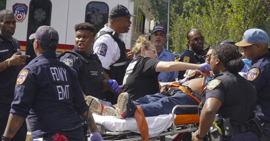 Cinco personas baleadas durante un desfile en Nueva York
