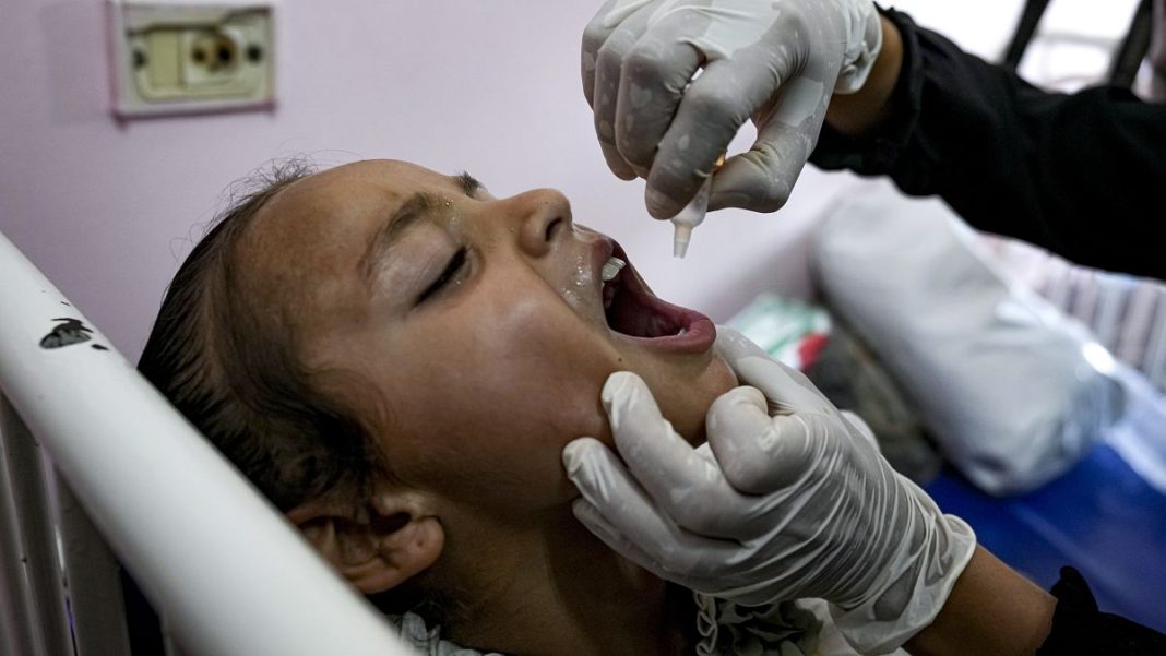 Comienza la vacunación contra la polio en Gaza tras el primer caso en 25 años
