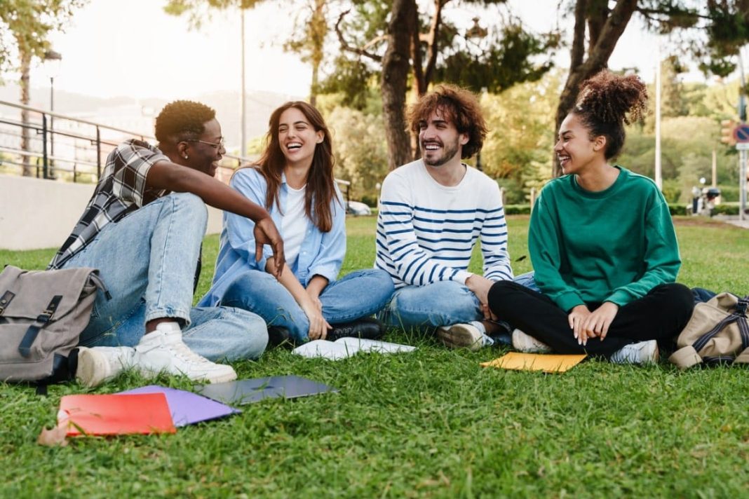 Consejos para empezar la escuela: lista de verificación para estudiantes internacionales que estudian en Canadá
