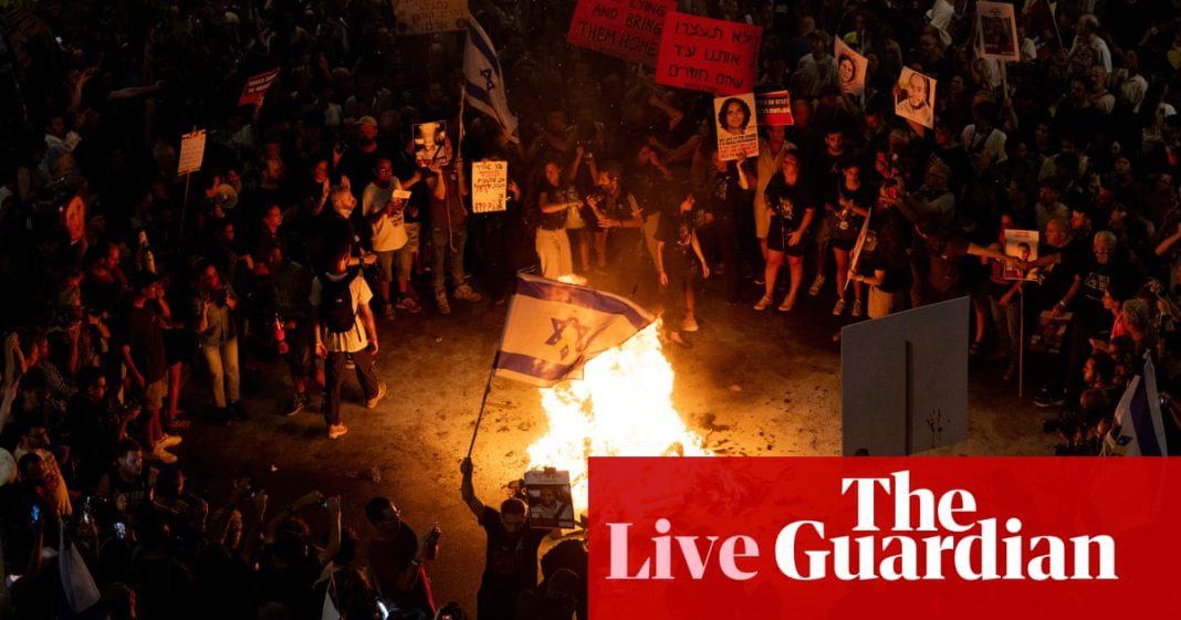 Crisis en Oriente Medio en directo: los israelíes salen a las calles en una nueva ola de protestas mientras los intensos ataques aéreos golpean Gaza
