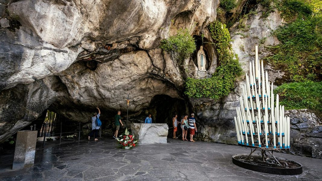 De Lourdes a Fátima: dentro del lucrativo mundo del turismo religioso
