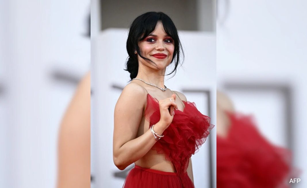 El Festival de Cine de Venecia se inaugura con el estreno de la película de Jenna Ortega <i>Beetlejuice Beetlejuice</i>
