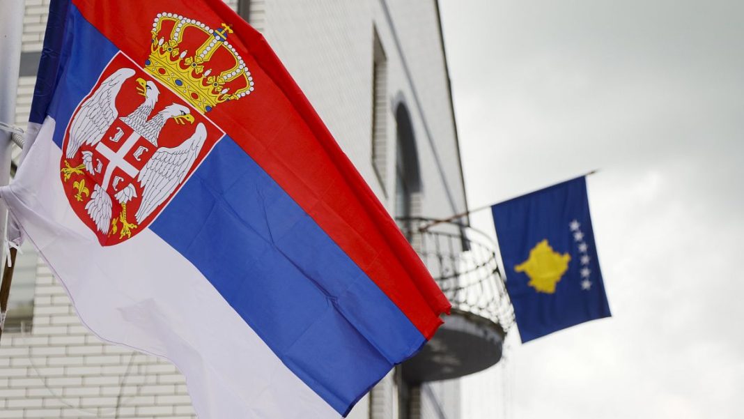 El enviado de la UE insta a mejorar las relaciones entre Kosovo y Serbia
