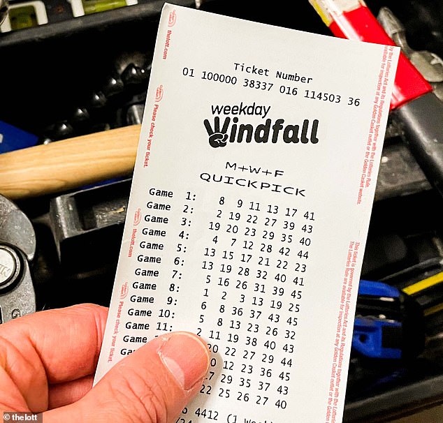 Un hombre de Brisbane ganó $1 millón con un boleto de Weekday Windfall, pero no es la primera vez que tiene un boleto ganador (foto de archivo de un boleto de Weekday Windfall)