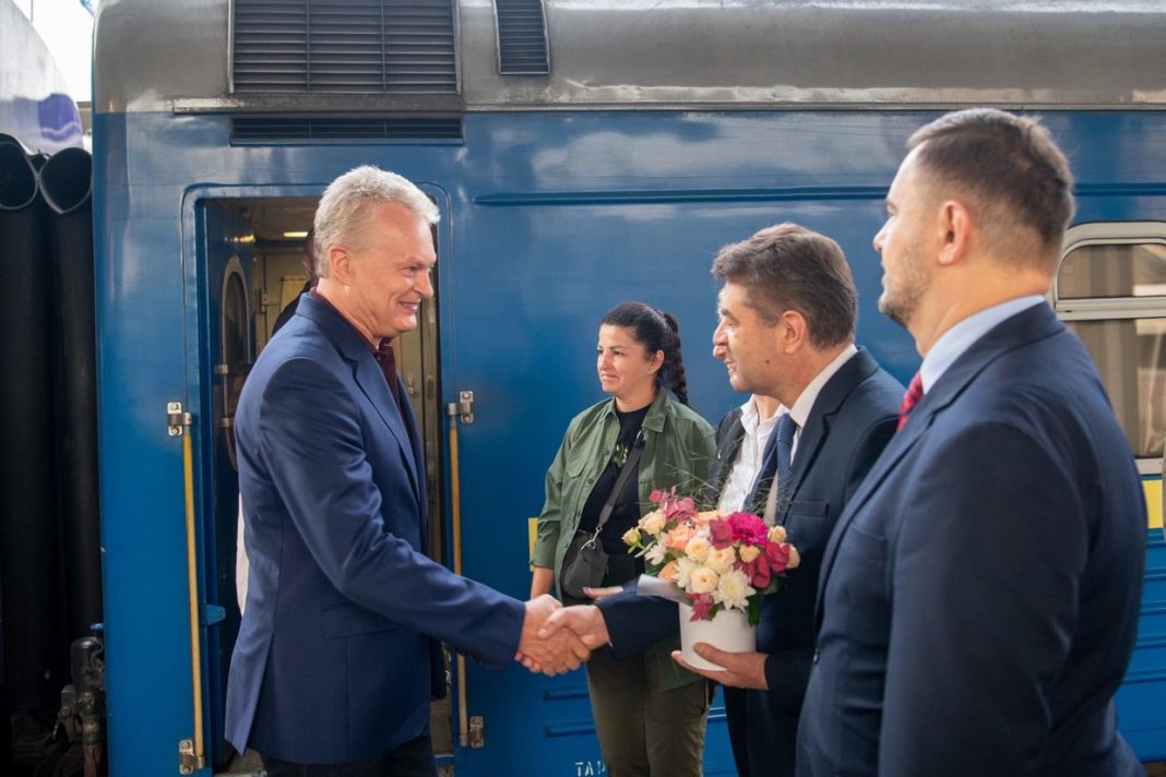 El presidente lituano llega a Kiev antes de la Plataforma de Crimea
