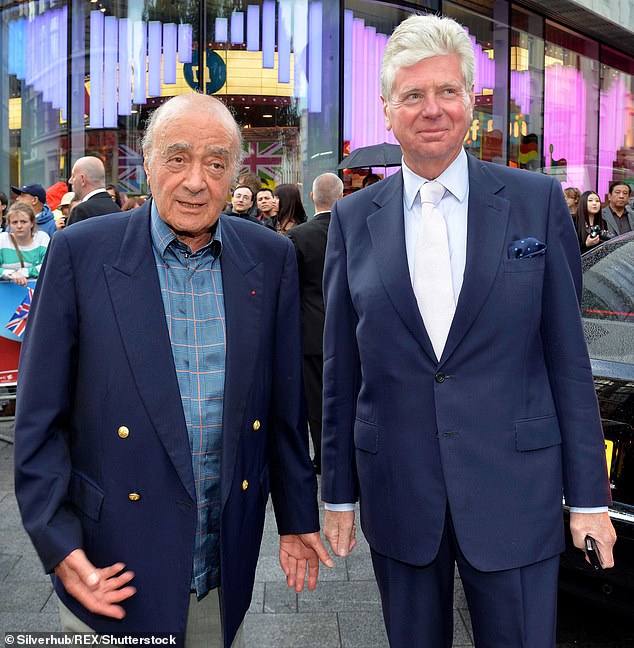 Mohamed Al Fayed y Michael Cole fotografiados juntos en un estreno en Leicester Square en 2012