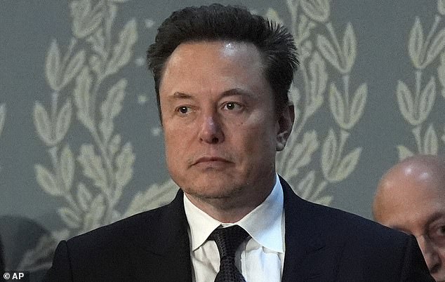 Elon Musk ha redoblado sus esfuerzos por llamar fascistas al gobierno albanés por las leyes de desinformación propuestas