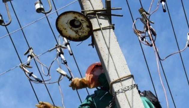 En Ucrania, 490 asentamientos sin electricidad debido a las hostilidades y violaciones técnicas
