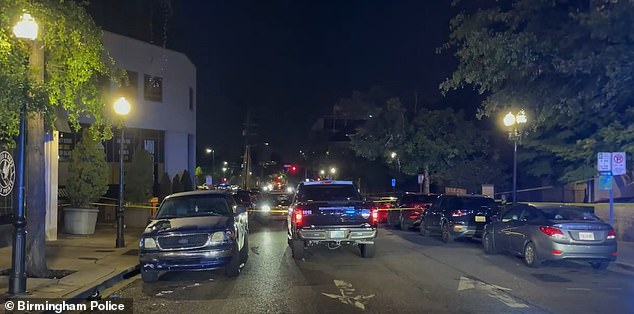 Enorme persecución en marcha después de un tiroteo masivo que sacudió Birmingham con cuatro muertos y al menos 18 heridos durante una noche de derramamiento de sangre en un popular salón de cigarros
