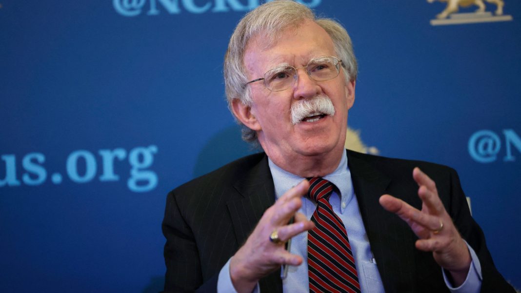 Estados Unidos ofrece 20 millones de dólares para ayudar a capturar al iraní acusado de complot para matar a John Bolton
