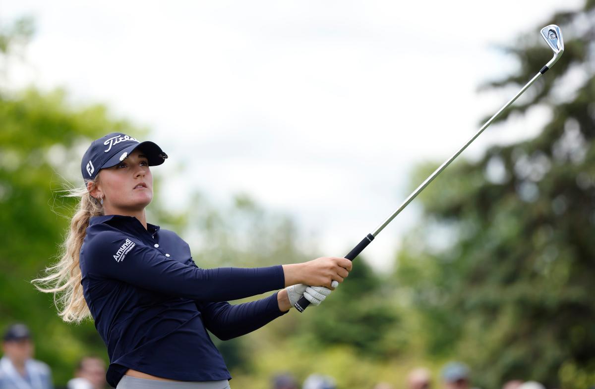 Gianna Clemente, de 16 años y nativa de Ohio, está viviendo el sueño de la LPGA con su padre como caddie en Kroger
