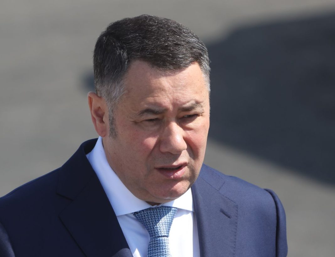 Gobernador ruso afirma que civiles fueron evacuados tras ataque con drones en región de Tver, Rusia
