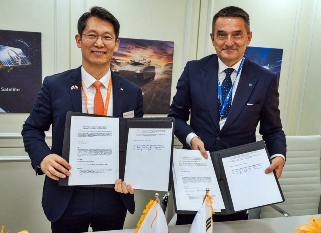 Hanwha Ocean signs MOU with Polish defense firm for submarine cooperation