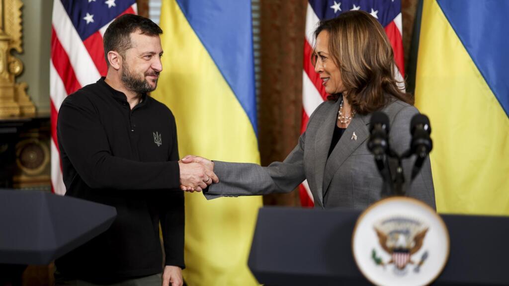 Harris se reúne con Zelensky y critica la 'política de rendición' de Trump para Ucrania
