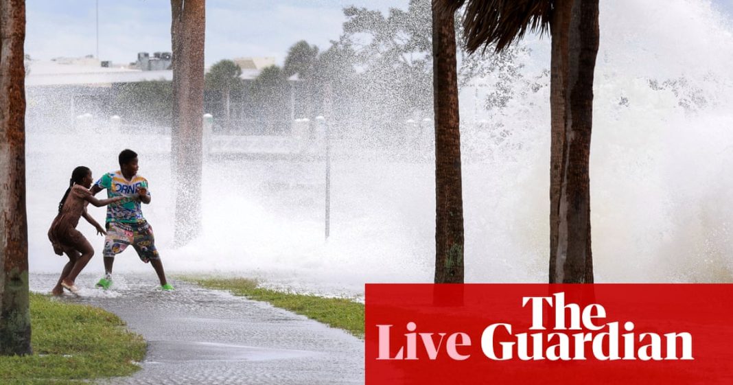 Helene se debilita a tormenta tropical después de al menos tres muertos en Florida y Georgia – actualizaciones en vivo
