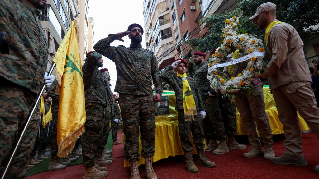 Hezbolá lanza más de 150 cohetes desde Líbano hacia Israel y declara una 