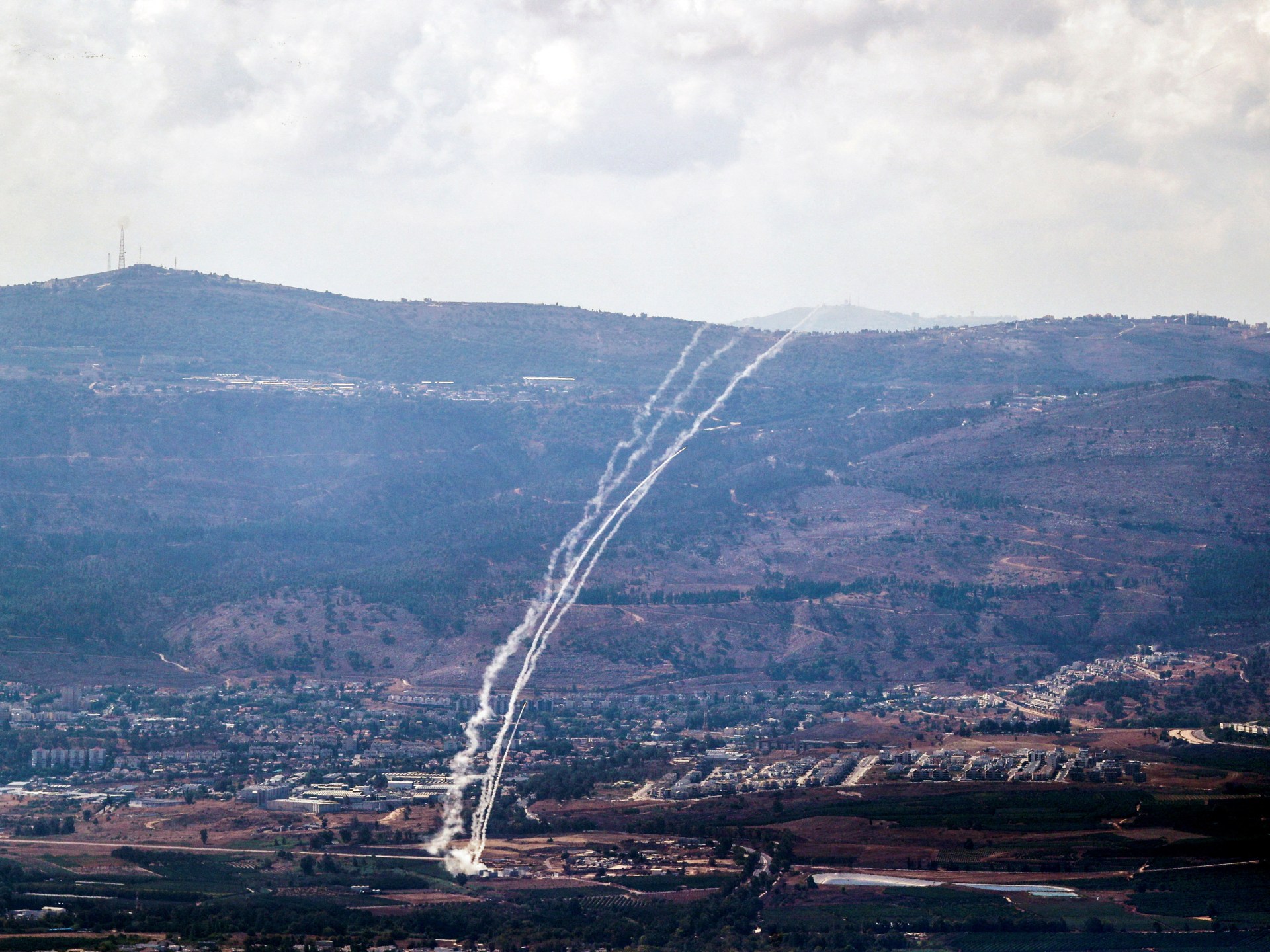 Hezbolá reivindica ataque con cohetes en el interior del norte de Israel
