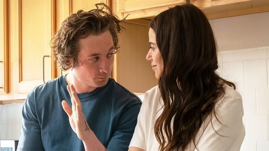 Hollywood News Live hoy 27 de septiembre de 2024: ¿Jeremy Allen White y Molly Gordon salen en la vida real? Los coprotagonistas de Bear se dan un 'beso de chef' después de posiblemente buscar una casa
