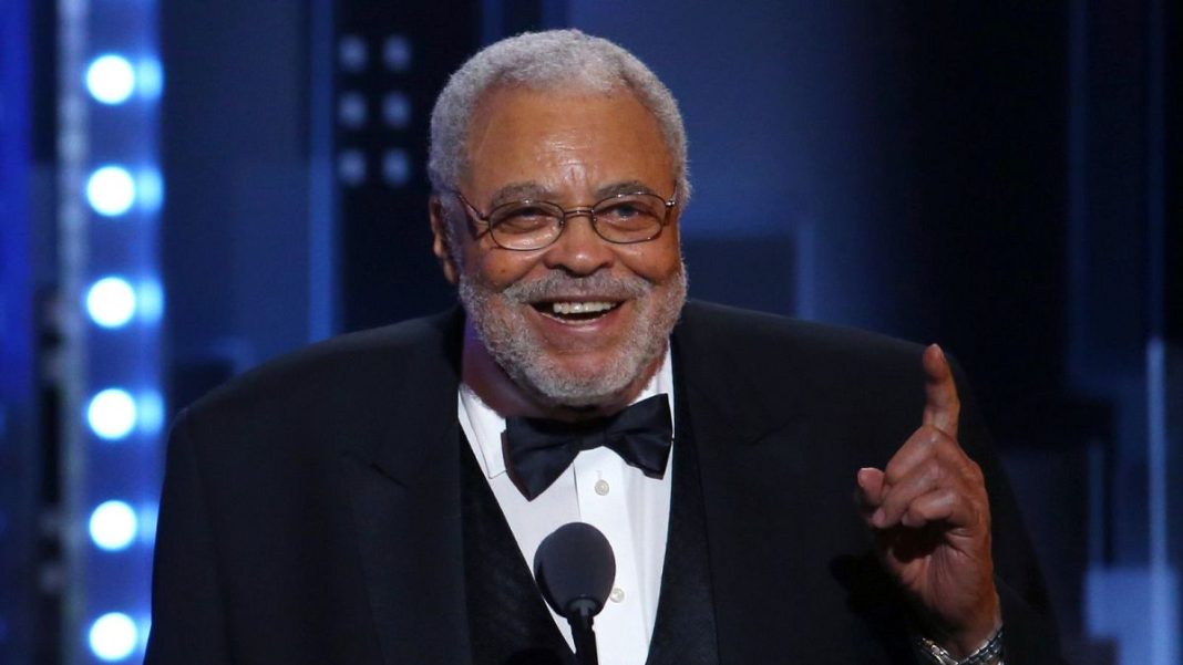 Homenajes al actor James Earl Jones, la voz de Darth Vader
