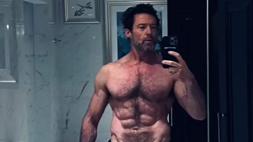 Hugh Jackman sin camiseta está 