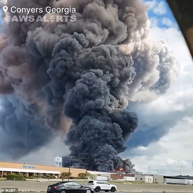 Un incendio se inició en BioLab en Old Covington Highway en Georgia el domingo