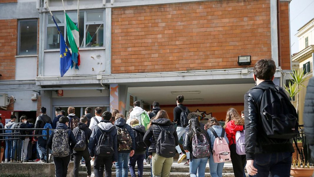 Italia prueba la IA en las escuelas para impulsar el aprendizaje basado en la tecnología
