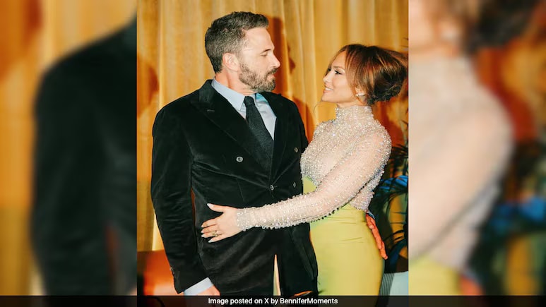 Jennifer Lopez y Ben Affleck fueron vistos en un evento escolar para niños en medio de un proceso de divorcio, según un informe
