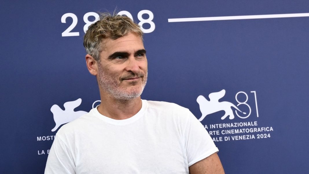 Joaquin Phoenix habla de su pérdida de peso extrema para Joker Folie À Deux: 