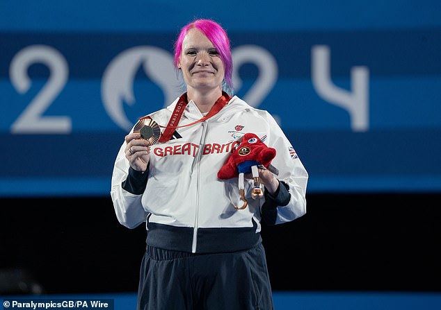 Jodie Grinham subió al podio de los ganadores de los Juegos Paralímpicos estando embarazada de siete meses