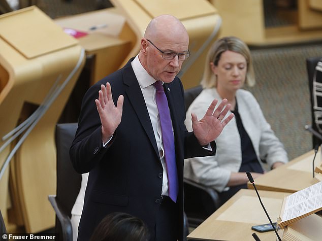 John Swinney ha dicho a los parlamentarios escoceses que los violadores que se identifican como mujeres son un asunto que compete a la Policía de Escocia, no al Primer Ministro